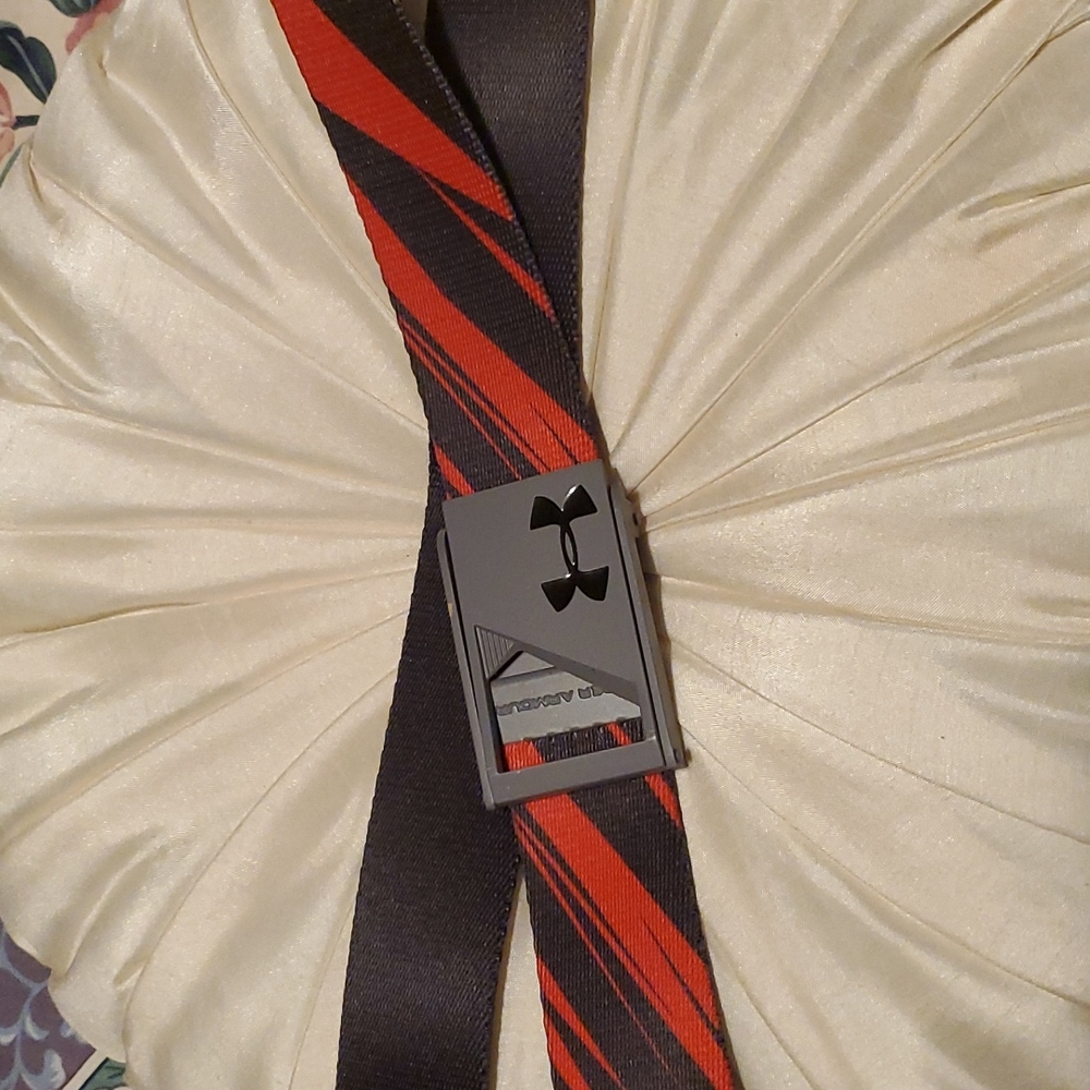 UNDERARMOUR BELT.   36 in.